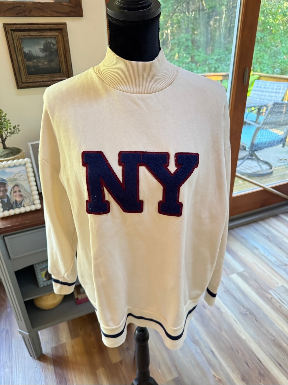 ZARA NY sweatshirt. Size L